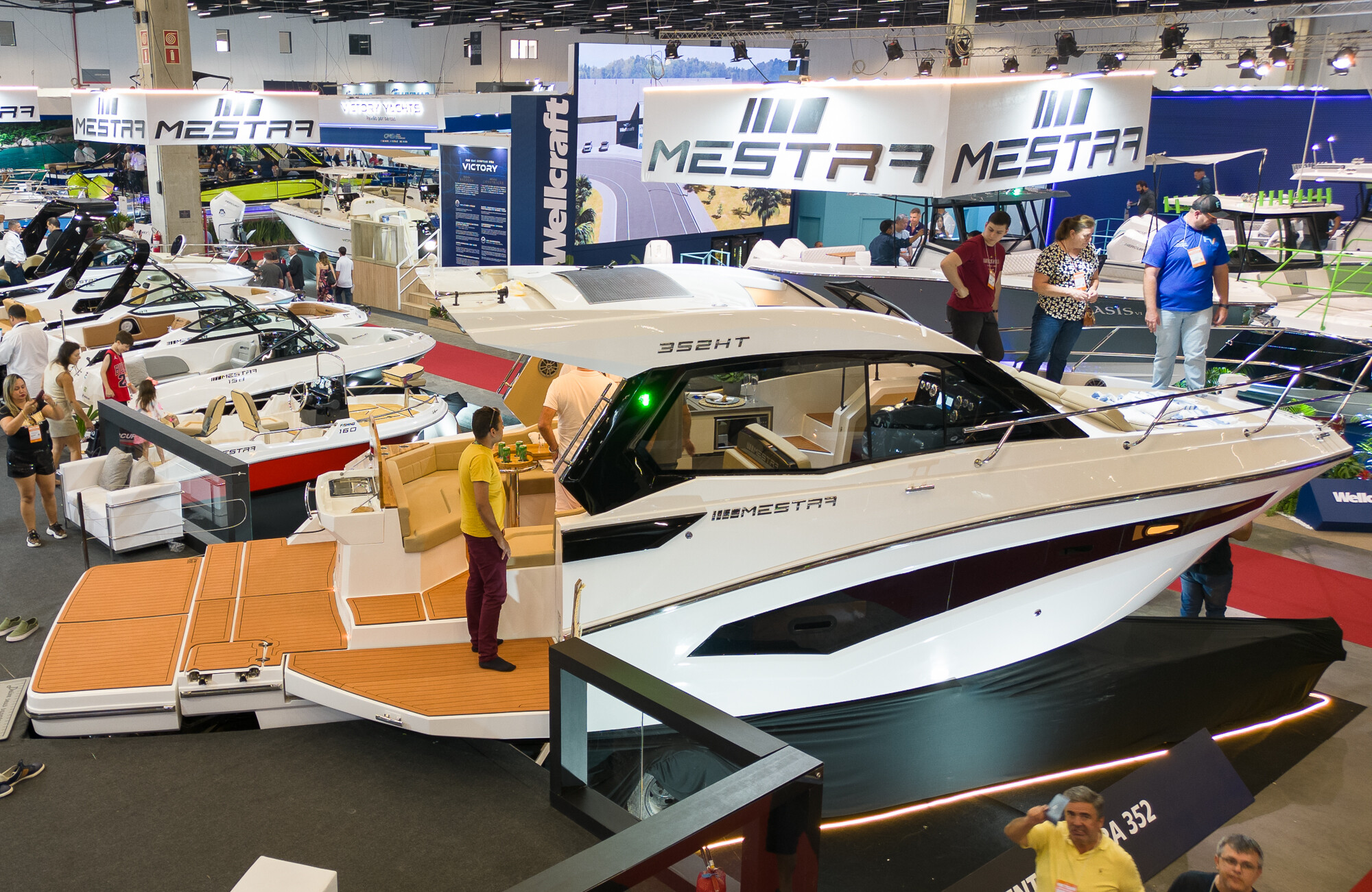 Tour 360° pela Mestra 352 HT: lançamento do estaleiro no SP Boat Show 2023